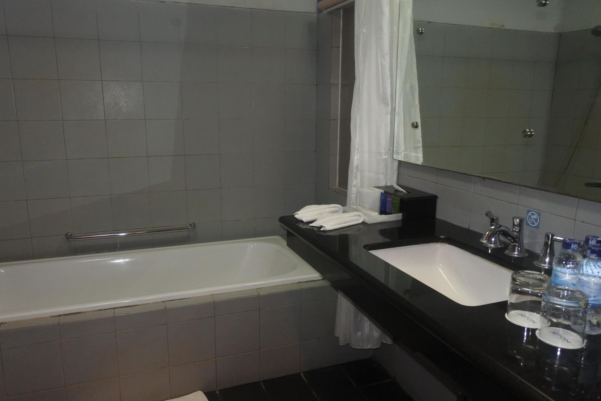 Aston Ketapang City Hotel Ngoại thất bức ảnh