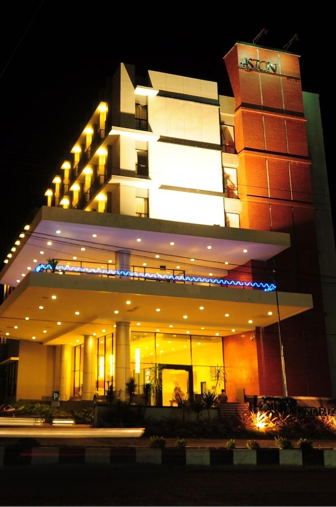 Aston Ketapang City Hotel Ngoại thất bức ảnh